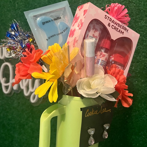 Loaded Tumble Bouquets - Picture 12 of 15